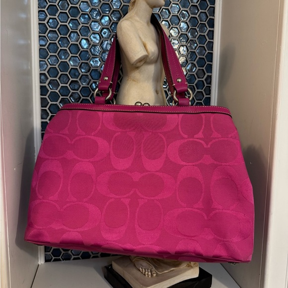 Fuchsia Coach Purse Nº C1082-F14940 - Picture 5 of 11